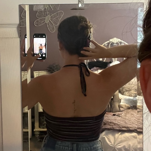 Women’s Full Tilt Cropped Halter - Picture 5 of 5